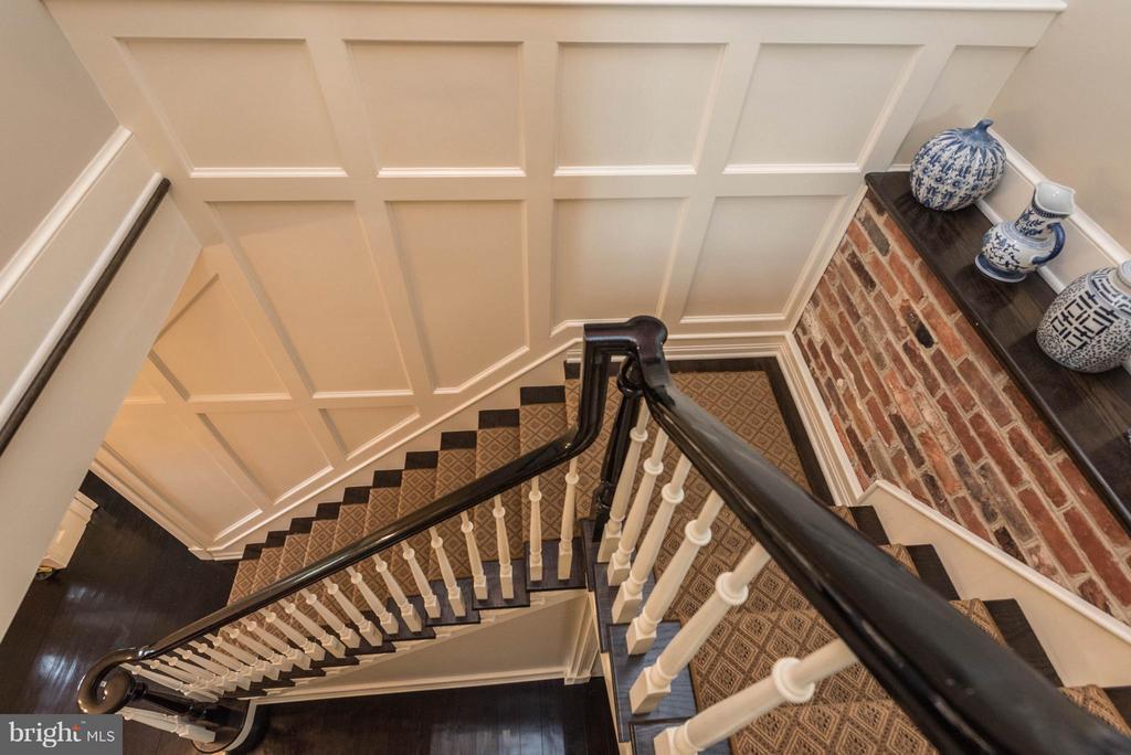 213 COLUMBIA LANE