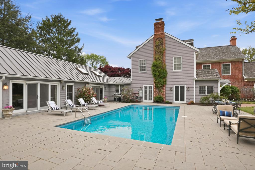 213 COLUMBIA LANE