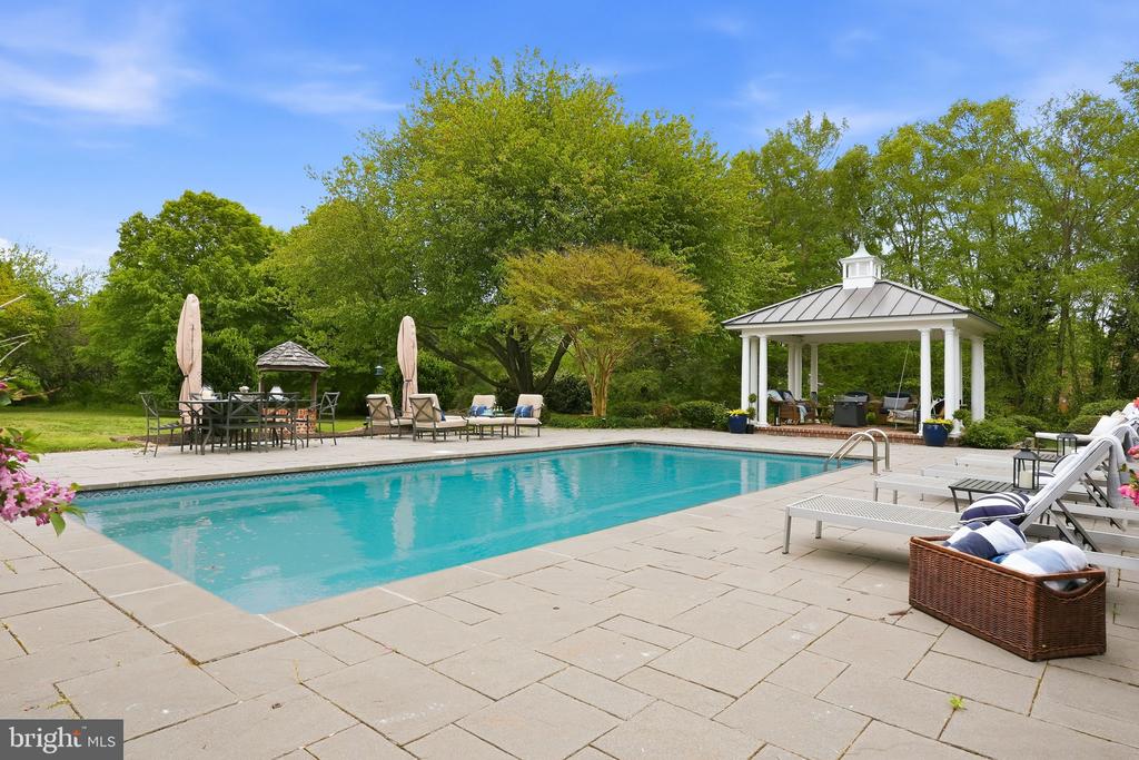 213 COLUMBIA LANE