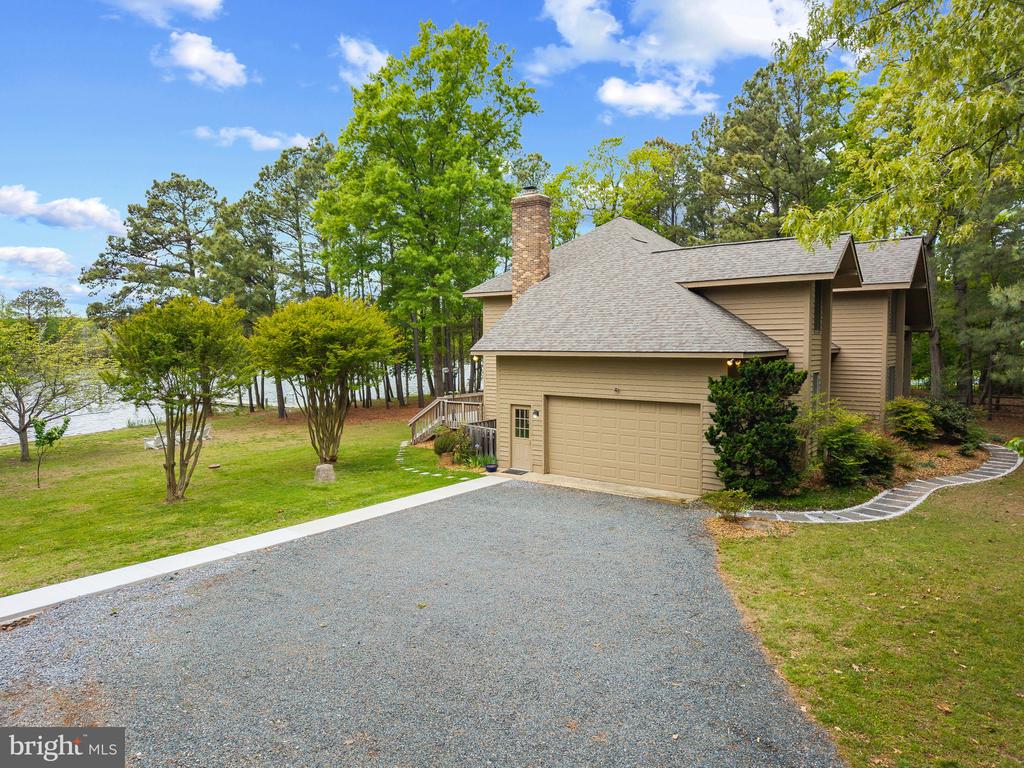 EASTERN SHORE WATERFRONT | 132 TANNERS POINT DRIVE