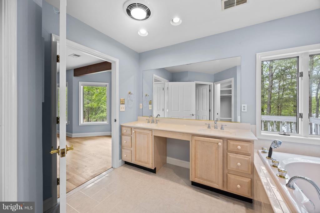 EASTERN SHORE WATERFRONT | 132 TANNERS POINT DRIVE