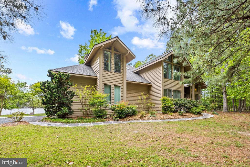 EASTERN SHORE WATERFRONT | 132 TANNERS POINT DRIVE