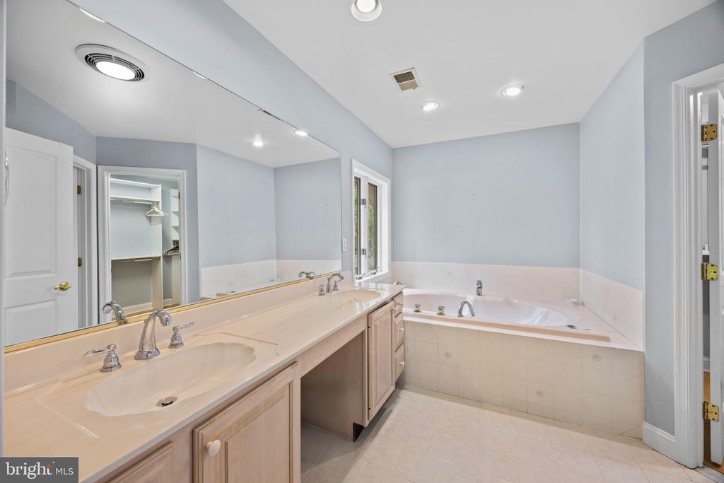 EASTERN SHORE WATERFRONT | 132 TANNERS POINT DRIVE