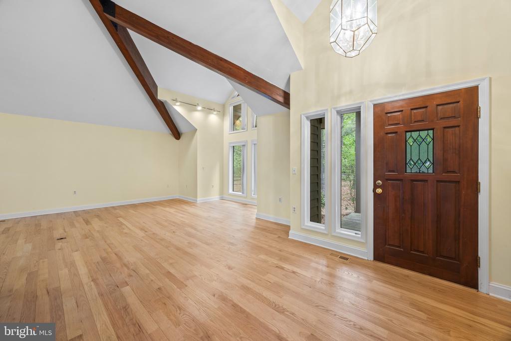 EASTERN SHORE WATERFRONT | 132 TANNERS POINT DRIVE