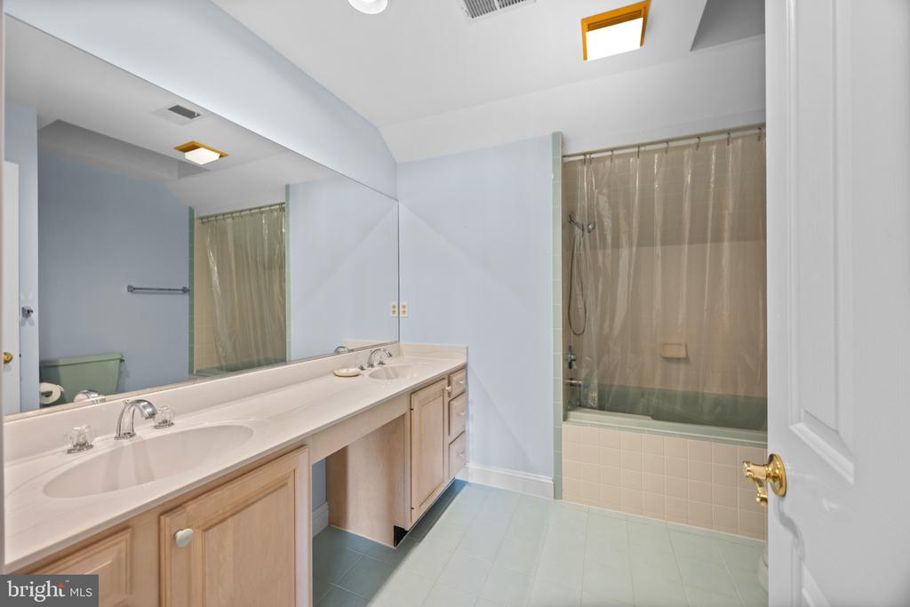 EASTERN SHORE WATERFRONT | 132 TANNERS POINT DRIVE