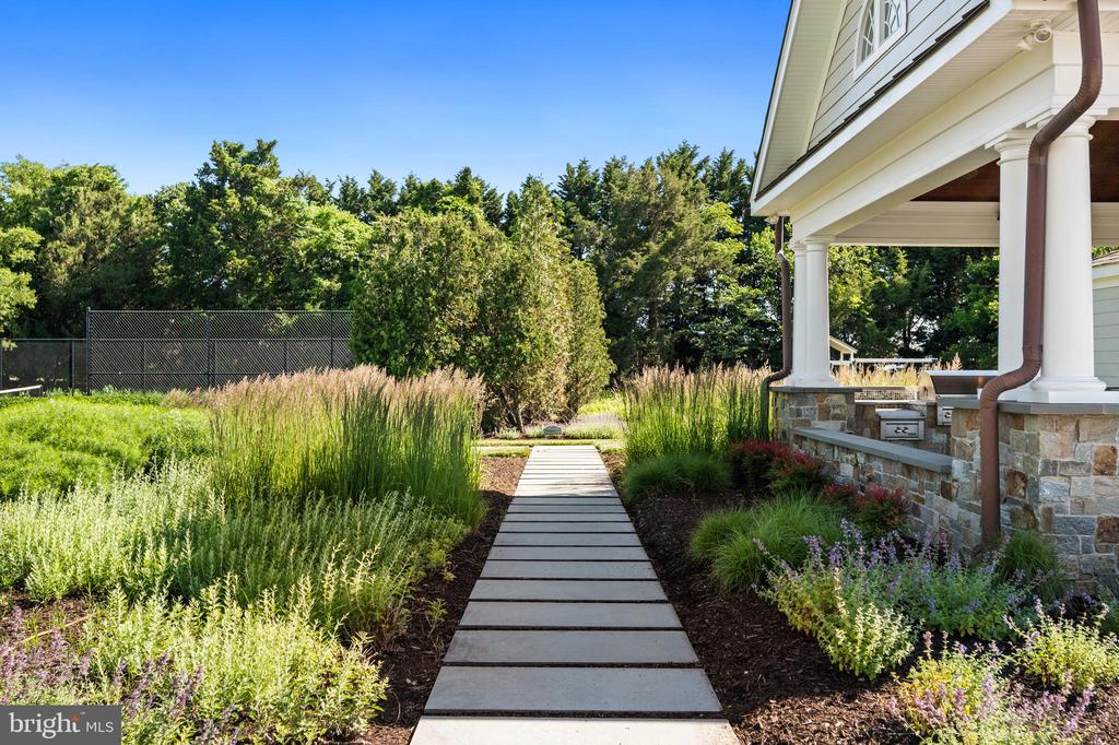 CHESAPEAKE BAY WATERFRONT ESTATE ON 20 ACRES | 7328 KENT POINT ROAD