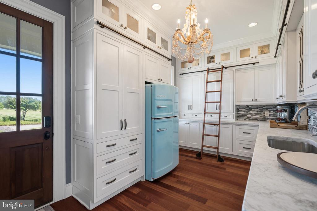 CHESAPEAKE BAY WATERFRONT ESTATE ON 20 ACRES | 7328 KENT POINT ROAD