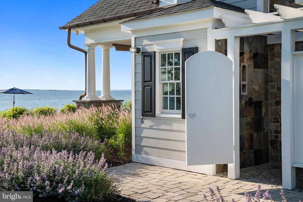 CHESAPEAKE BAY WATERFRONT ESTATE ON 20 ACRES | 7328 KENT POINT ROAD