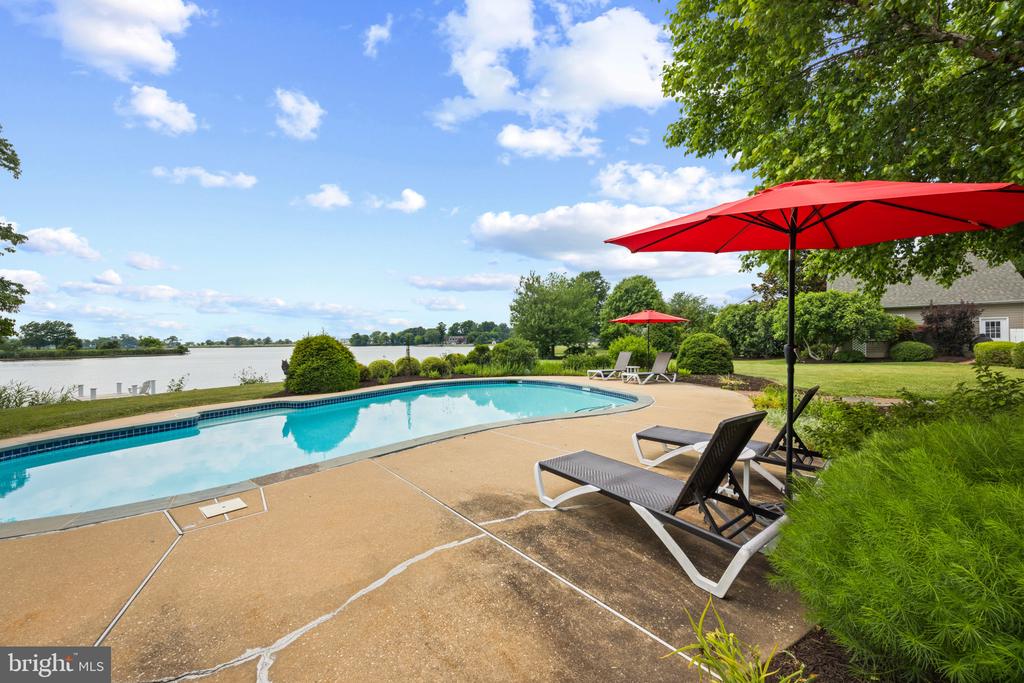 EASTERN SHORE WATERFRONT | 115 NW CREEK DRIVE