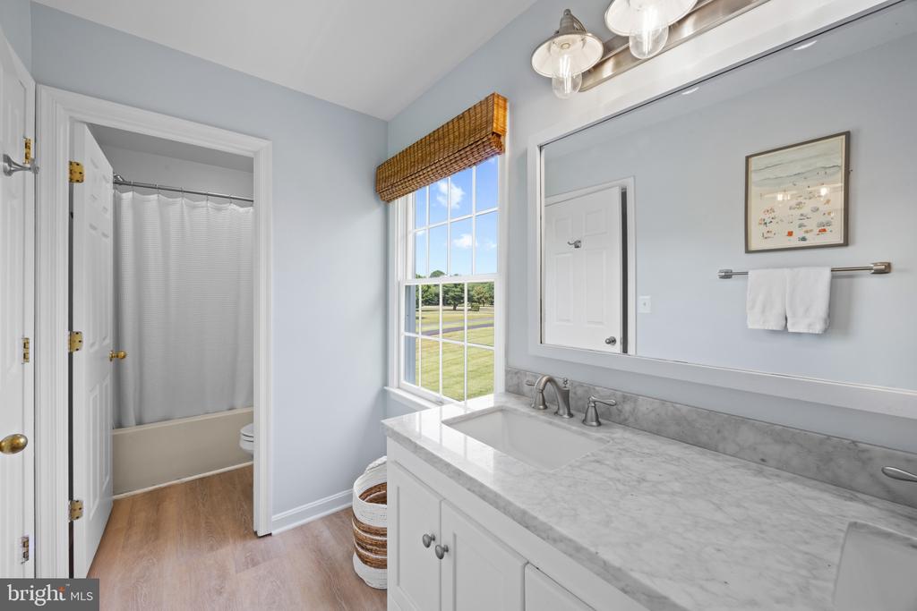 EASTERN SHORE WATERFRONT | 115 NW CREEK DRIVE