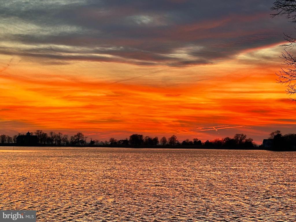EASTERN SHORE WATERFRONT | 115 NW CREEK DRIVE