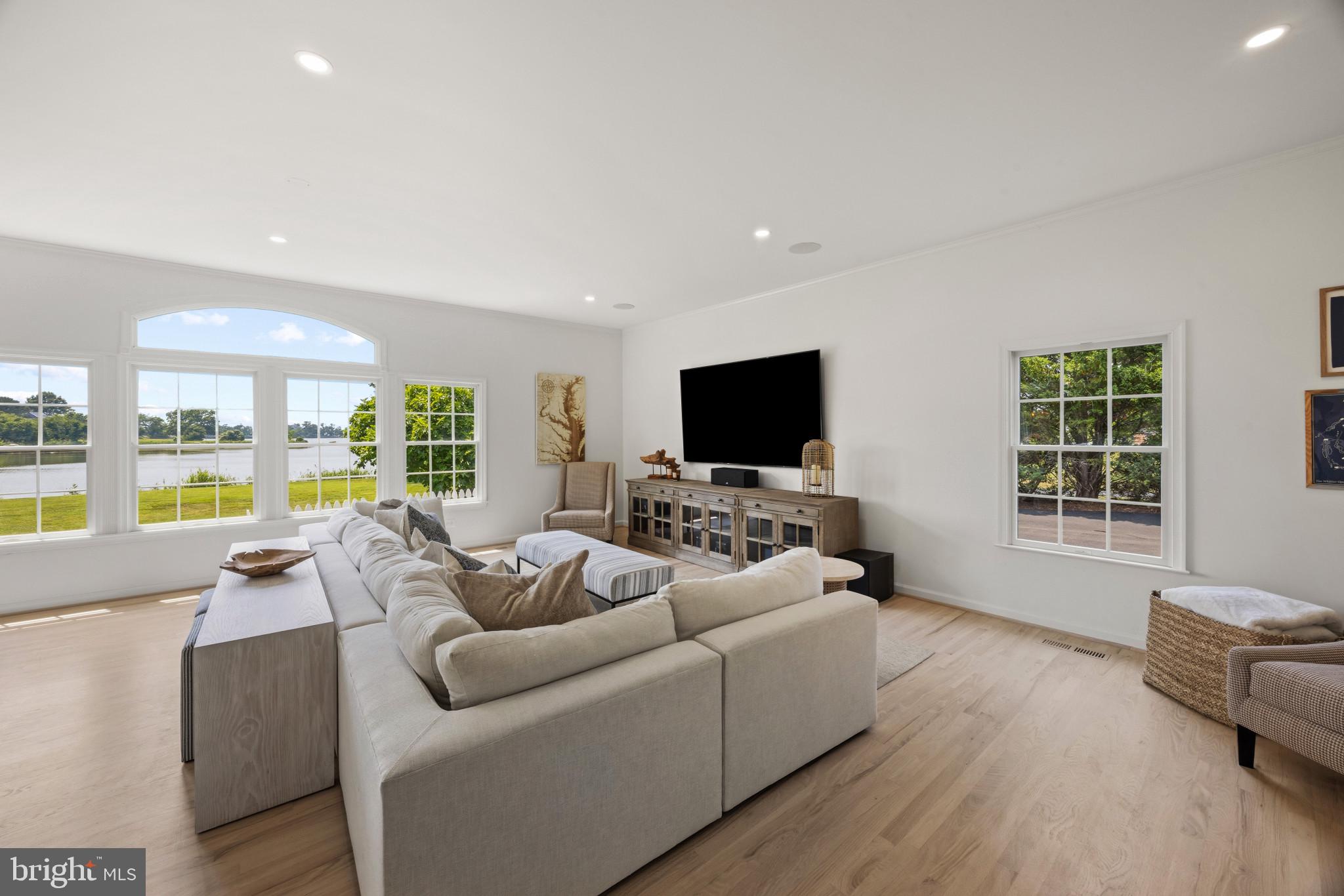 EASTERN SHORE WATERFRONT | 115 NW CREEK DRIVE