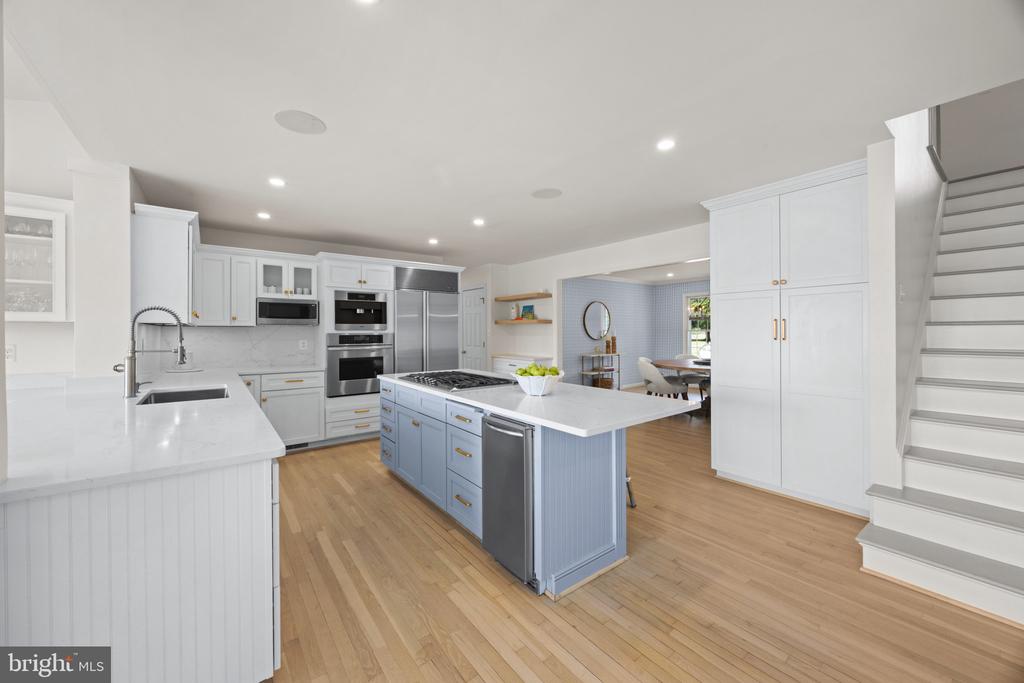 EASTERN SHORE WATERFRONT | 115 NW CREEK DRIVE