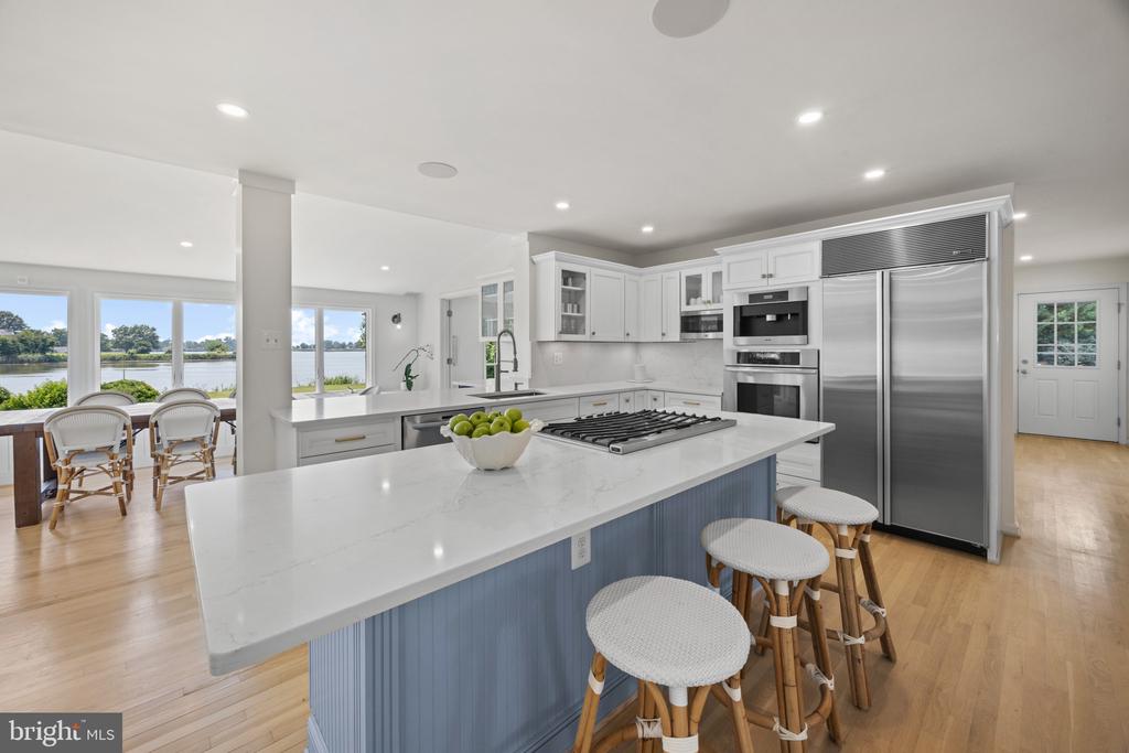 EASTERN SHORE WATERFRONT | 115 NW CREEK DRIVE