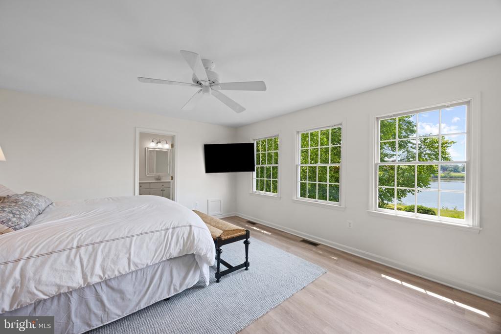 EASTERN SHORE WATERFRONT | 115 NW CREEK DRIVE