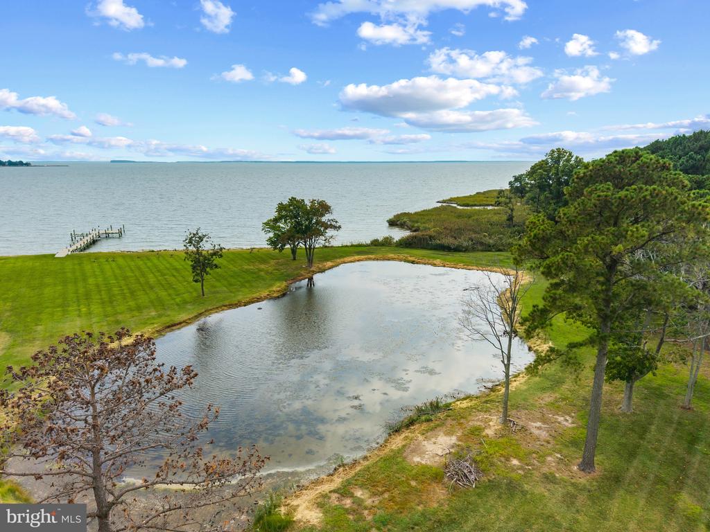 EASTERN SHORE WATERFRONT ESTATE - STEVENSVILLE | 450 SEASCAPE LANE