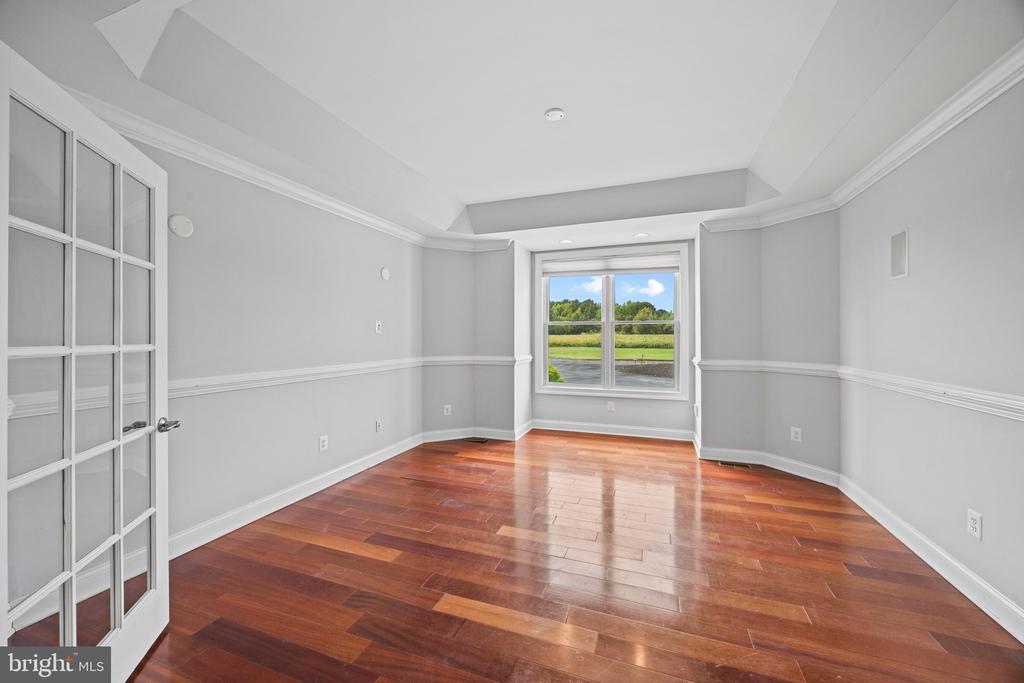 EASTERN SHORE WATERFRONT ESTATE - STEVENSVILLE | 450 SEASCAPE LANE