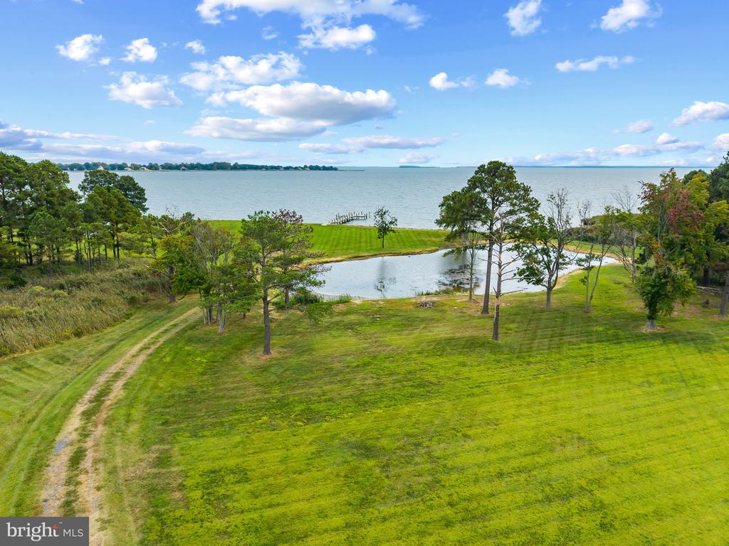 EASTERN SHORE WATERFRONT ESTATE - STEVENSVILLE | 450 SEASCAPE LANE