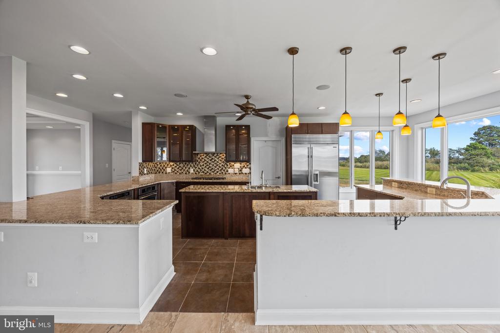 EASTERN SHORE WATERFRONT ESTATE - STEVENSVILLE | 450 SEASCAPE LANE
