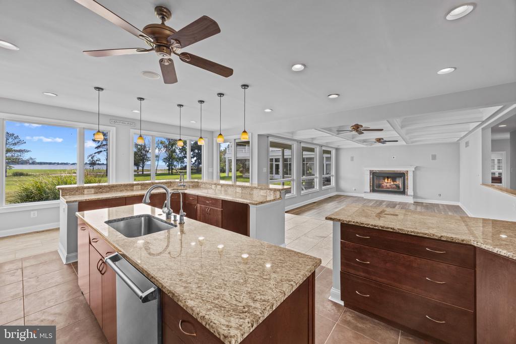 EASTERN SHORE WATERFRONT ESTATE - STEVENSVILLE | 450 SEASCAPE LANE