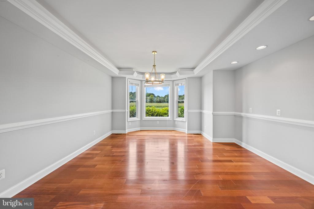 EASTERN SHORE WATERFRONT ESTATE - STEVENSVILLE | 450 SEASCAPE LANE