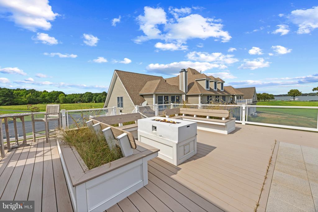EASTERN SHORE WATERFRONT ESTATE - STEVENSVILLE | 450 SEASCAPE LANE