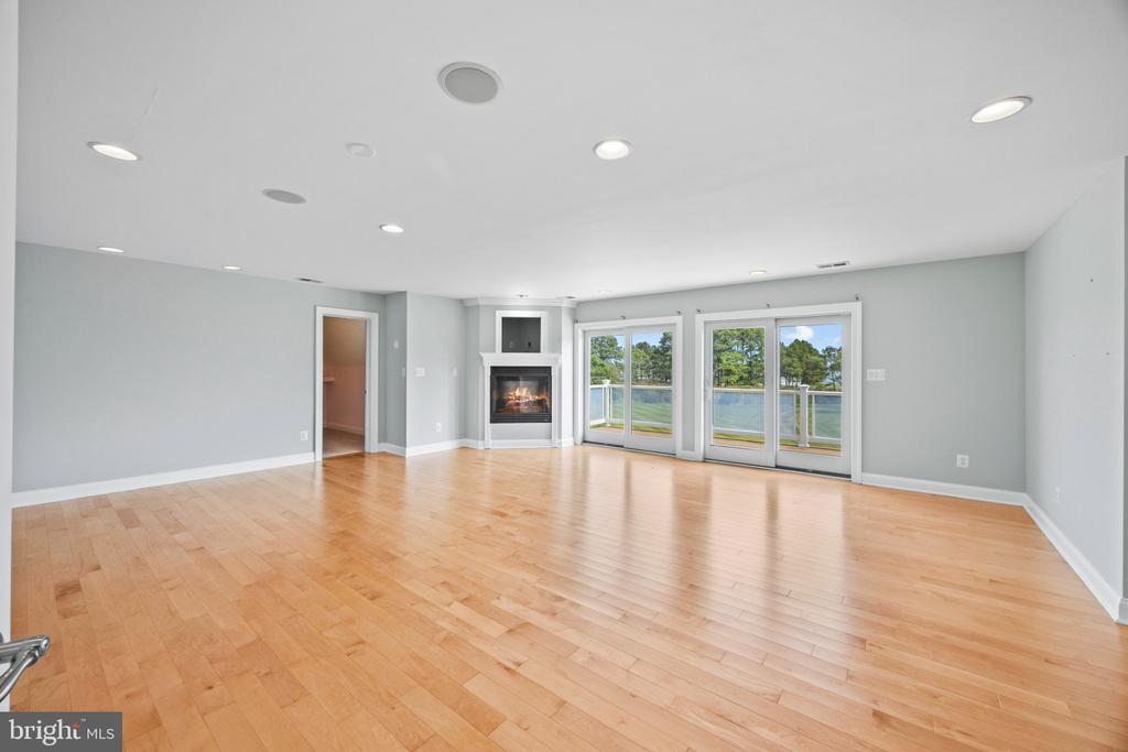 EASTERN SHORE WATERFRONT ESTATE - STEVENSVILLE | 450 SEASCAPE LANE