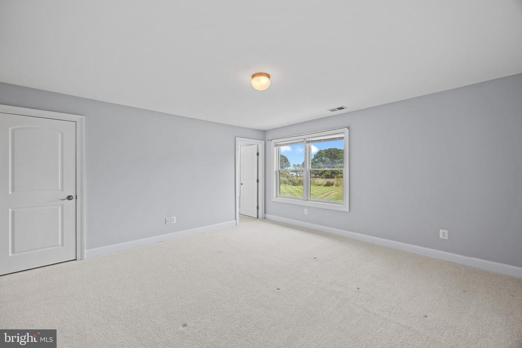 EASTERN SHORE WATERFRONT ESTATE - STEVENSVILLE | 450 SEASCAPE LANE