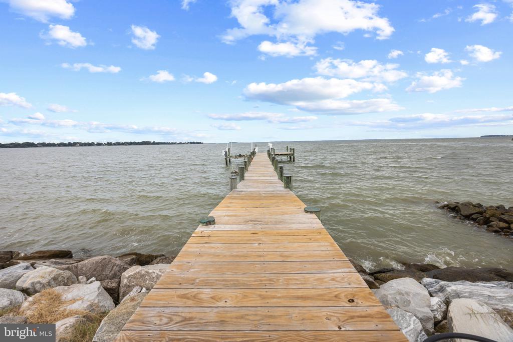 EASTERN SHORE WATERFRONT ESTATE - STEVENSVILLE | 450 SEASCAPE LANE