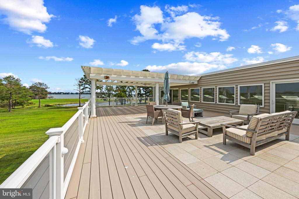 EASTERN SHORE WATERFRONT ESTATE - STEVENSVILLE | 450 SEASCAPE LANE