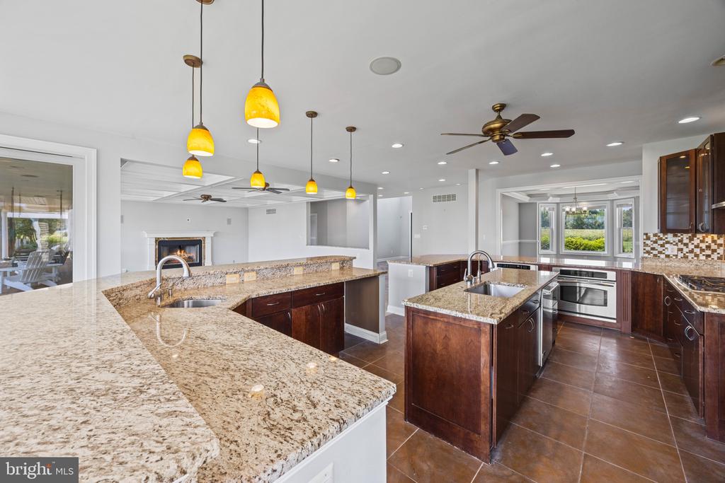 EASTERN SHORE WATERFRONT ESTATE - STEVENSVILLE | 450 SEASCAPE LANE