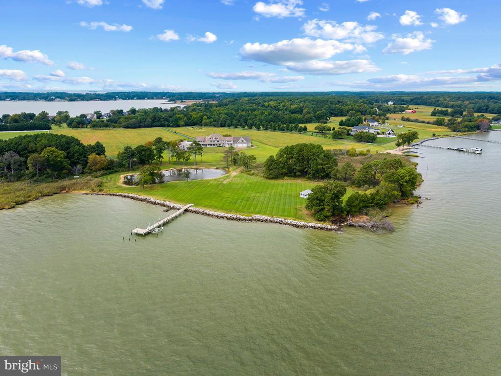 EASTERN SHORE WATERFRONT ESTATE - STEVENSVILLE | 450 SEASCAPE LANE