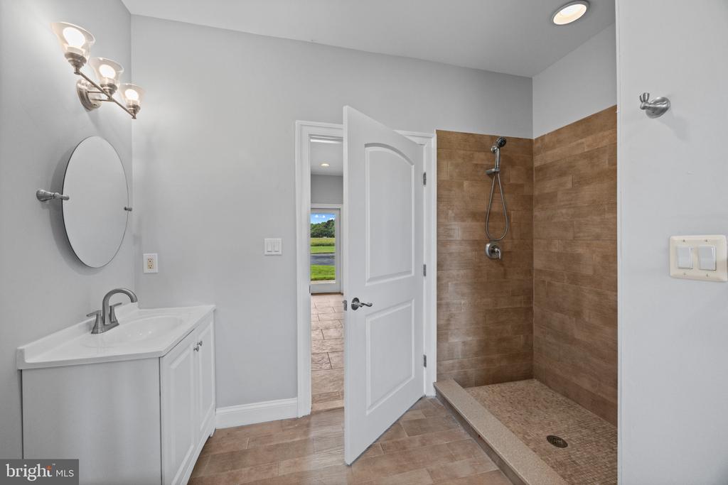 EASTERN SHORE WATERFRONT ESTATE - STEVENSVILLE | 450 SEASCAPE LANE