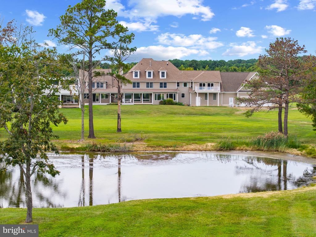 EASTERN SHORE WATERFRONT ESTATE - STEVENSVILLE | 450 SEASCAPE LANE