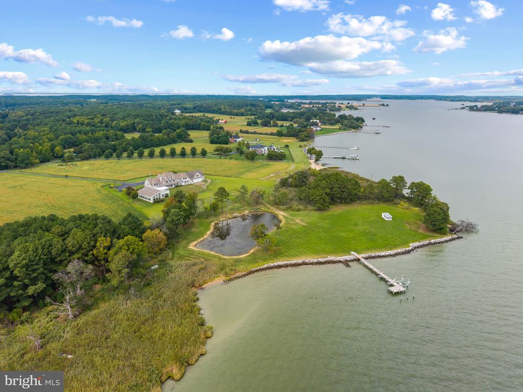 EASTERN SHORE WATERFRONT ESTATE - STEVENSVILLE | 450 SEASCAPE LANE