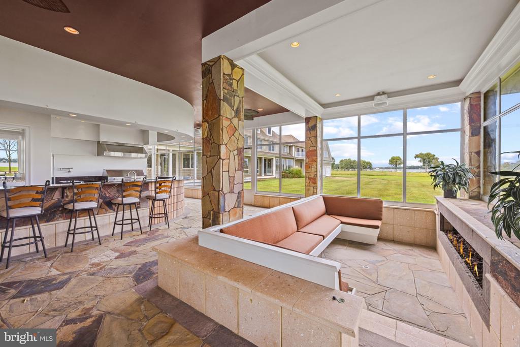 EASTERN SHORE WATERFRONT ESTATE - STEVENSVILLE | 450 SEASCAPE LANE