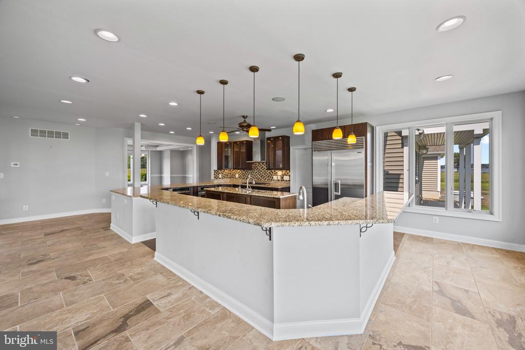 EASTERN SHORE WATERFRONT ESTATE - STEVENSVILLE | 450 SEASCAPE LANE