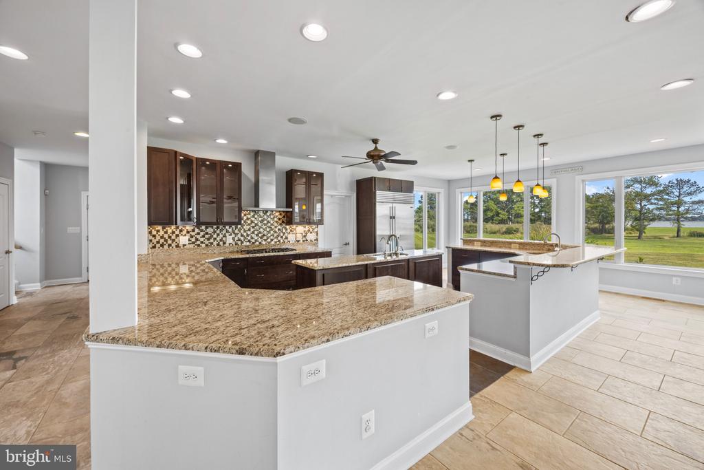 EASTERN SHORE WATERFRONT ESTATE - STEVENSVILLE | 450 SEASCAPE LANE