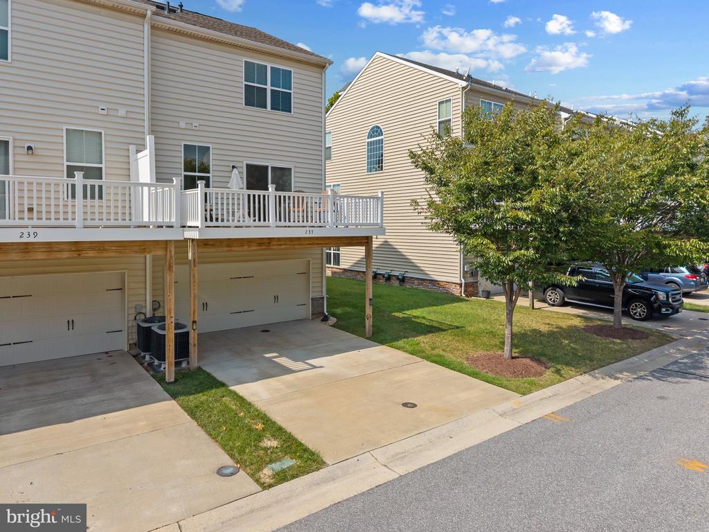 EASTERN SHORE TOWNHOME | 233 KEENAN WAY