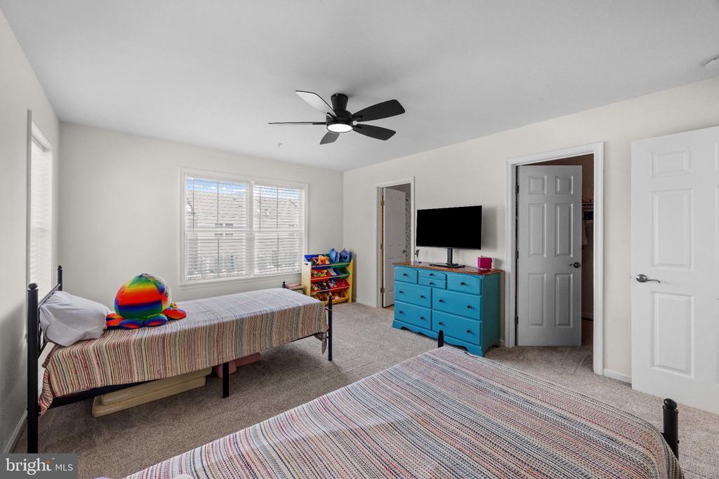 EASTERN SHORE TOWNHOME | 233 KEENAN WAY