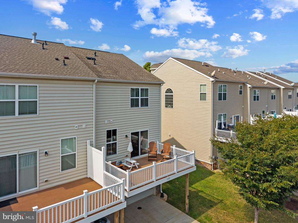EASTERN SHORE TOWNHOME | 233 KEENAN WAY