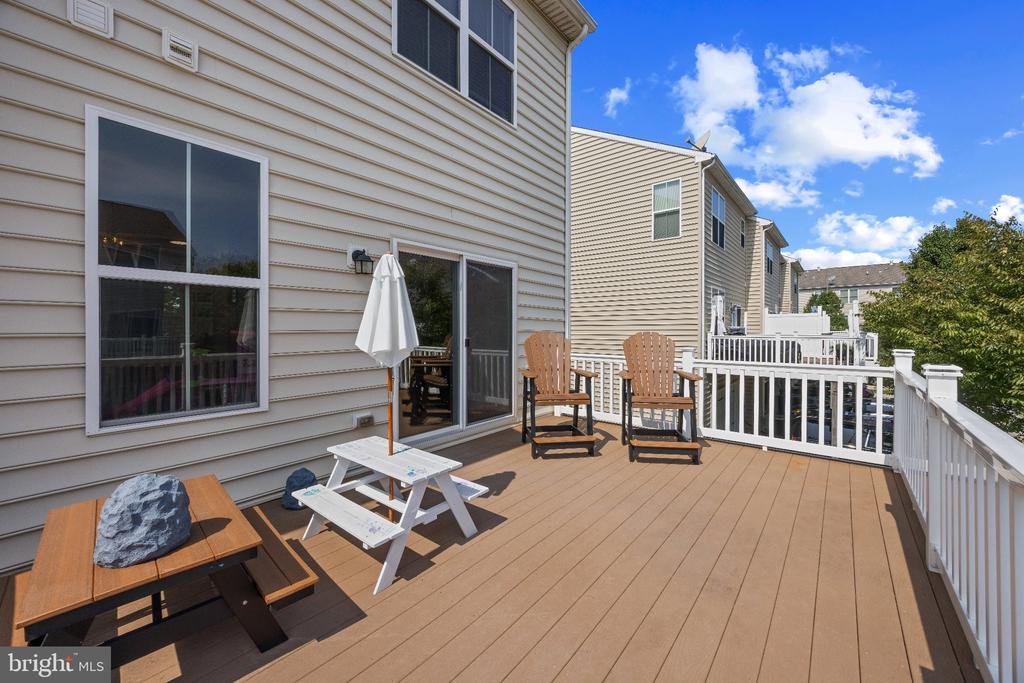 EASTERN SHORE TOWNHOME | 233 KEENAN WAY