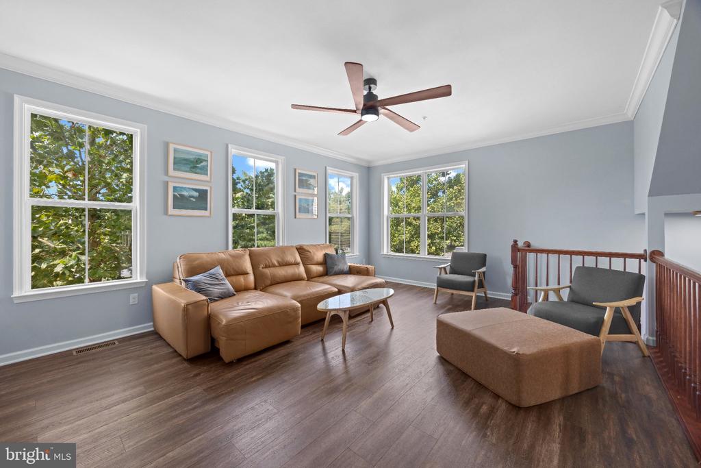 EASTERN SHORE TOWNHOME | 233 KEENAN WAY