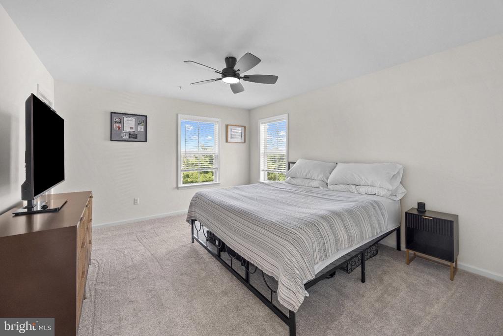 EASTERN SHORE TOWNHOME | 233 KEENAN WAY