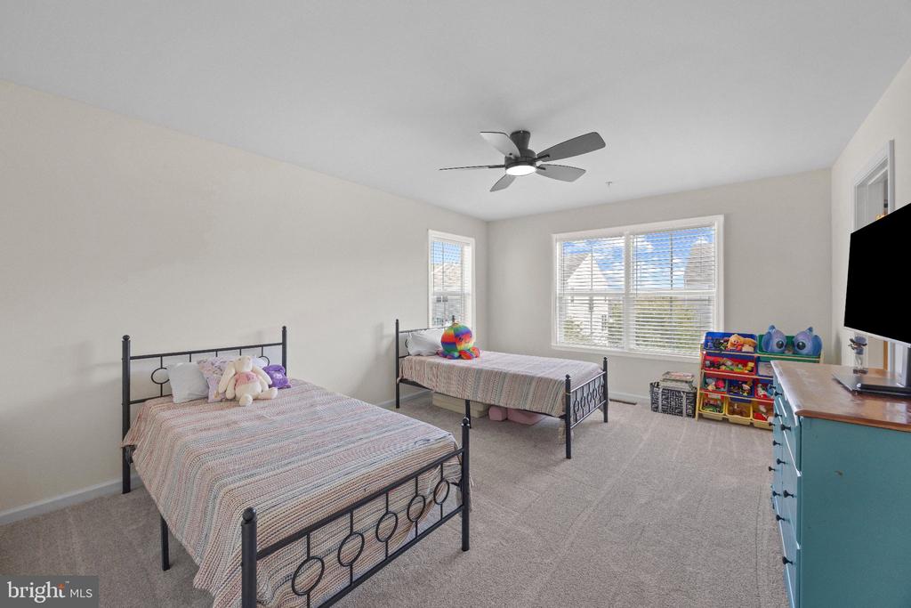 EASTERN SHORE TOWNHOME | 233 KEENAN WAY