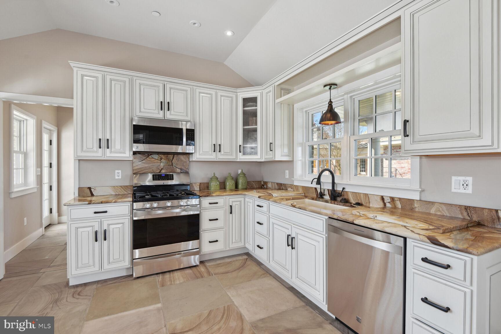 5808 Widgeon Point Ln