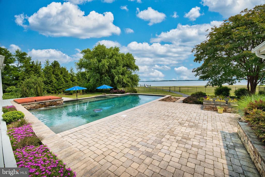 6153 Long Point Rd