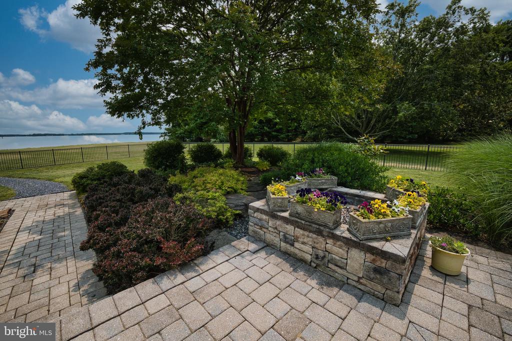6153 Long Point Rd