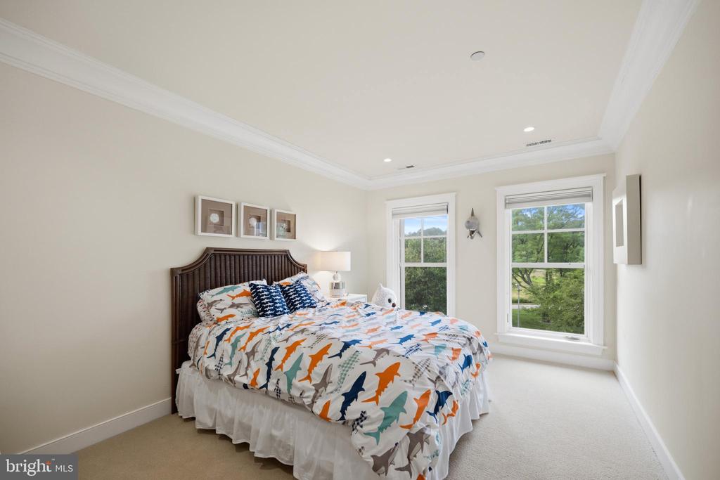 6920 TRAVELERS REST CIRCLE