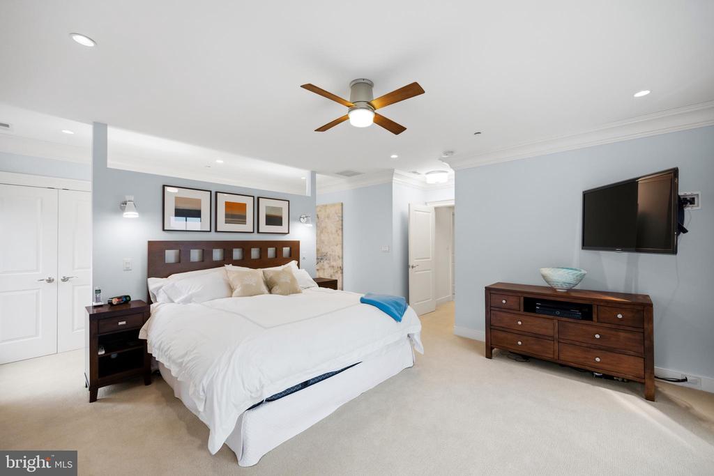 6920 TRAVELERS REST CIRCLE